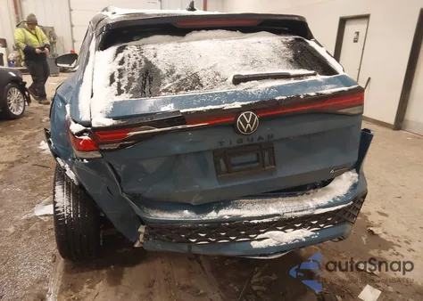 2025 Volkswagen Tiguan 2.0T Se R-Line Black z USA, uszkodzony, nr VIN 3VVGR7RM8SM053095